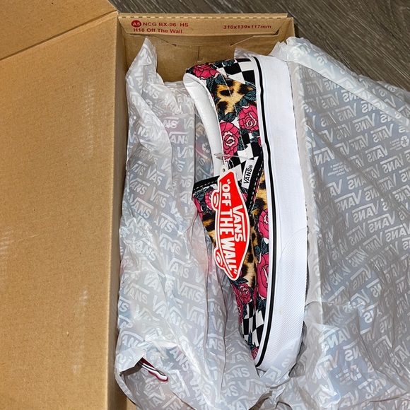 Vans Classic Slip-On (Rose & Animal Checkerboard) New ❤️ - Picture 14 of 15
